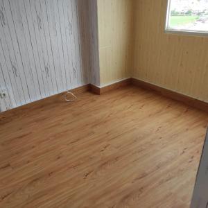 Jasa Pasang Vinyl Lantai / Pasang Vinyl Lantai /Pasang Vinyl SPC/ PVC
