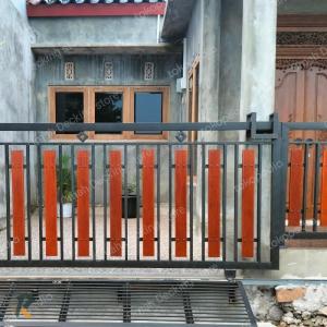 PAPAN PAGAR RUMAH KAYU BENGKIRAI MEMPESONA