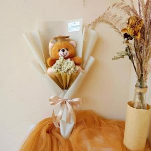 Pembuatan Buket Boneka Wisuda Edelweis B-Two Choco Medium - Pink