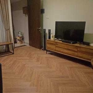 Jasa Pasang Lantai Vinyl / SPC / Parquet
